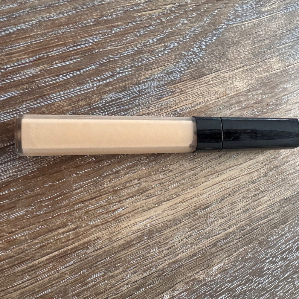 CHANEL Longwear Concealer BD21 - Picture 3 of 3